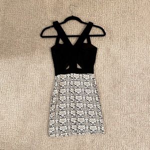 XS Bebe party dress
